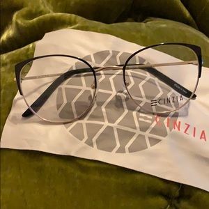 Cinzia Frame Beautiful Black and Gold
